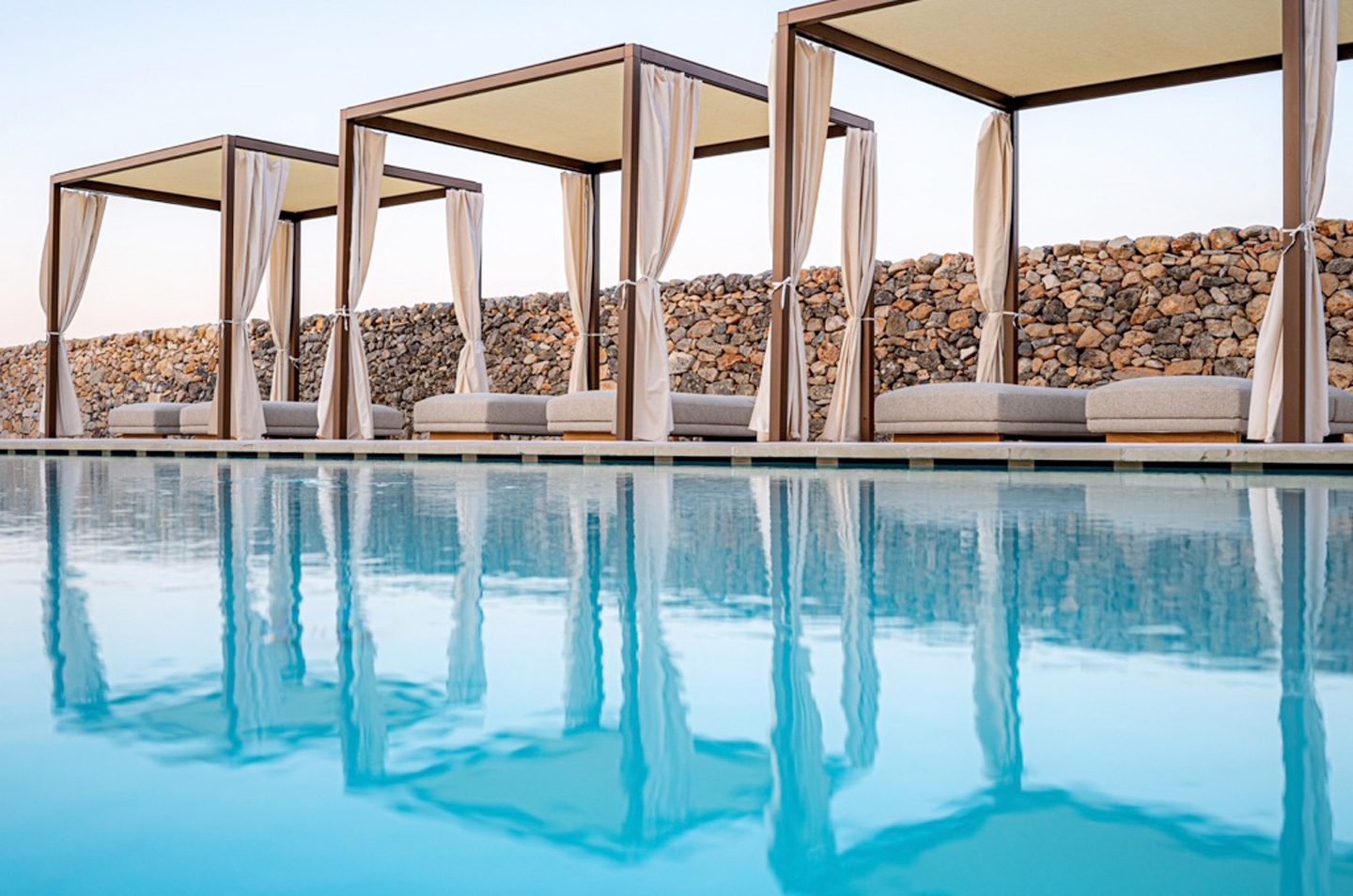 Choosing the Right Contract Hotel Furniture and Restaurant Furniture 5 MC 02
