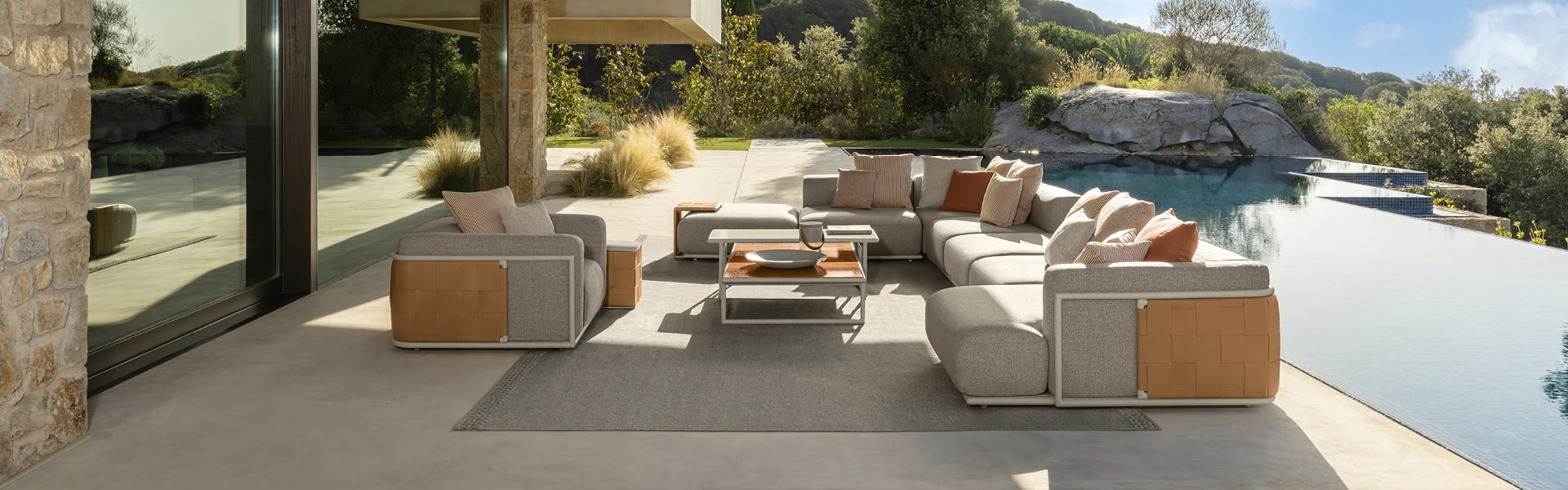 Titans of Luxury Furniture Brands: A Comprehensive Comparison 3 2foto home Tresse w