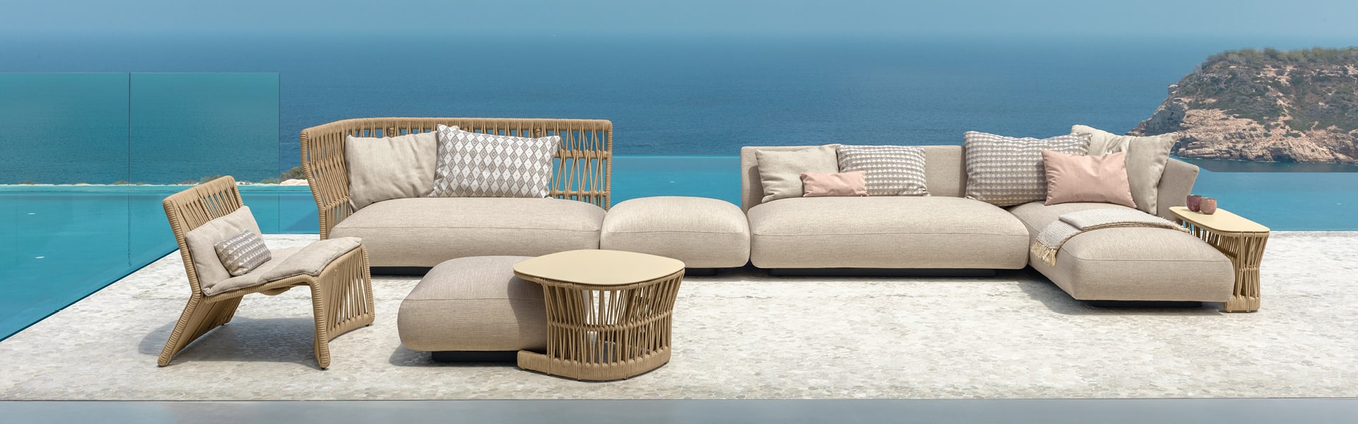 Titans of Luxury Furniture Brands: A Comprehensive Comparison 9 foto home Cliff