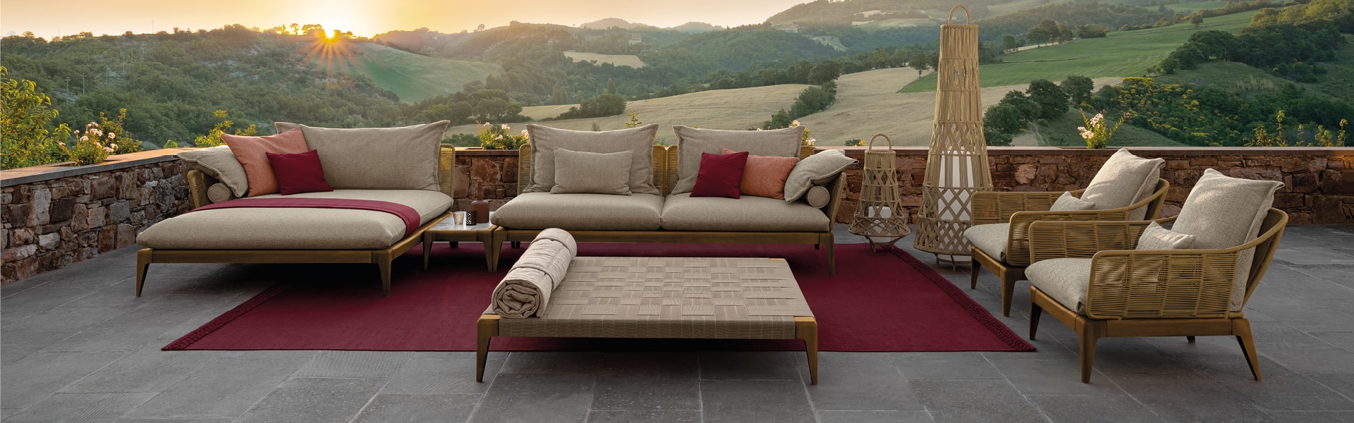 Titans of Luxury Furniture Brands: A Comprehensive Comparison 10 foto home Cruise