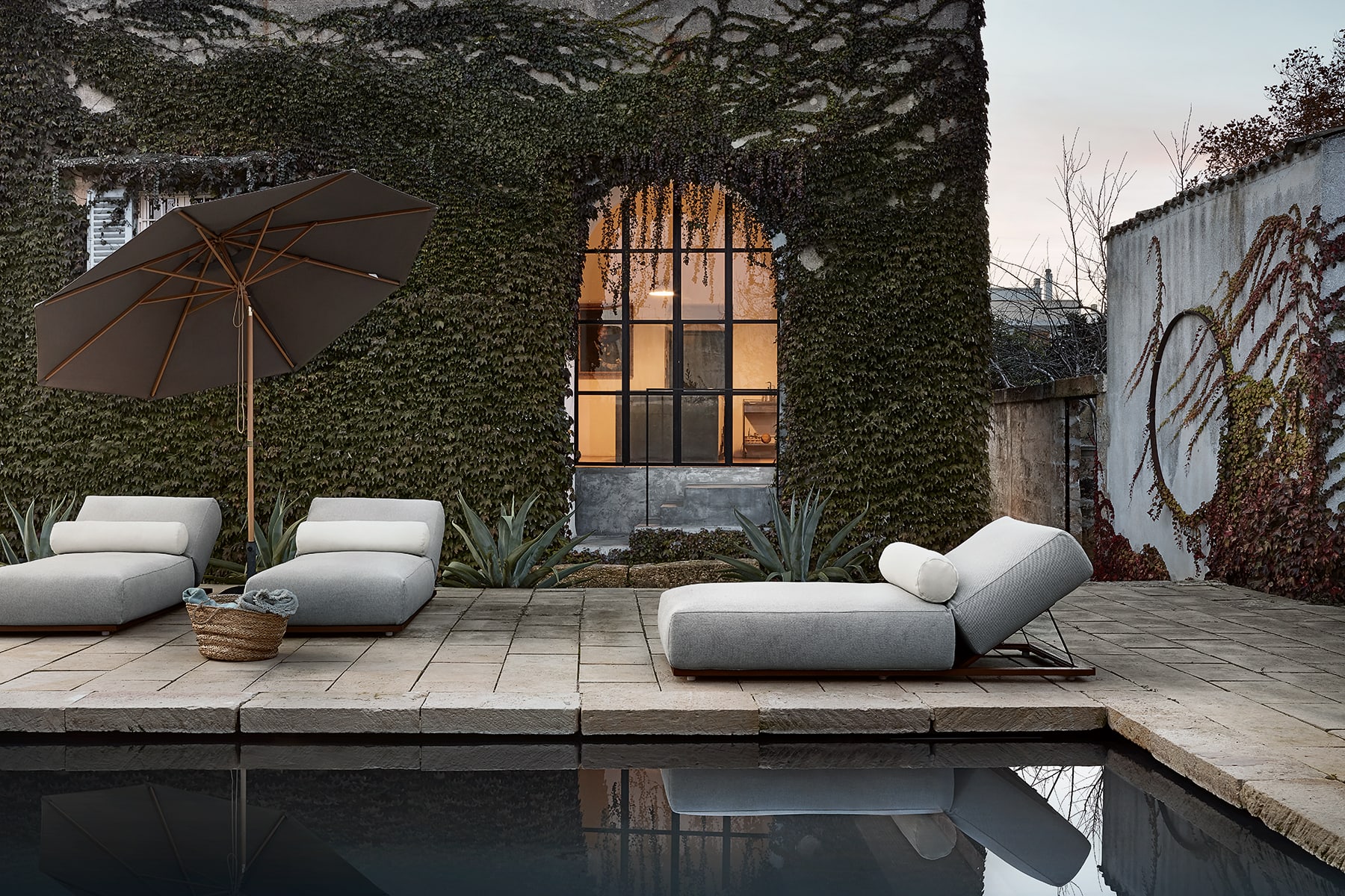 Meridiani – Luxury Lounge Chairs, Poufs & Ottomans with Italian Craftsmanship 1 Meridiani Modern Ottomans & Lounge Chairs