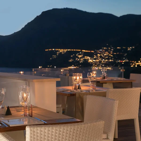 Inout Dining table - Image 9