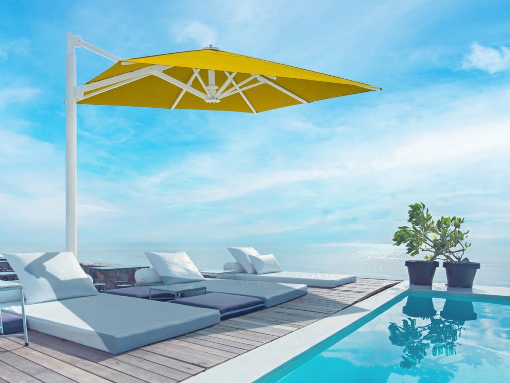 Shaded in Style: Uhlmann’s Giant Umbrella – The Ultimate Luxury Patio Umbrellas for Your Chaise Lounge Set 2 fx freiarmschirm