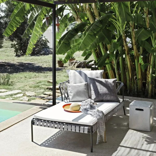 Inout side table - Image 15