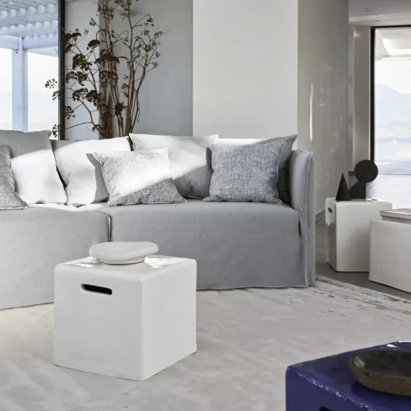 Inout side table - Image 8