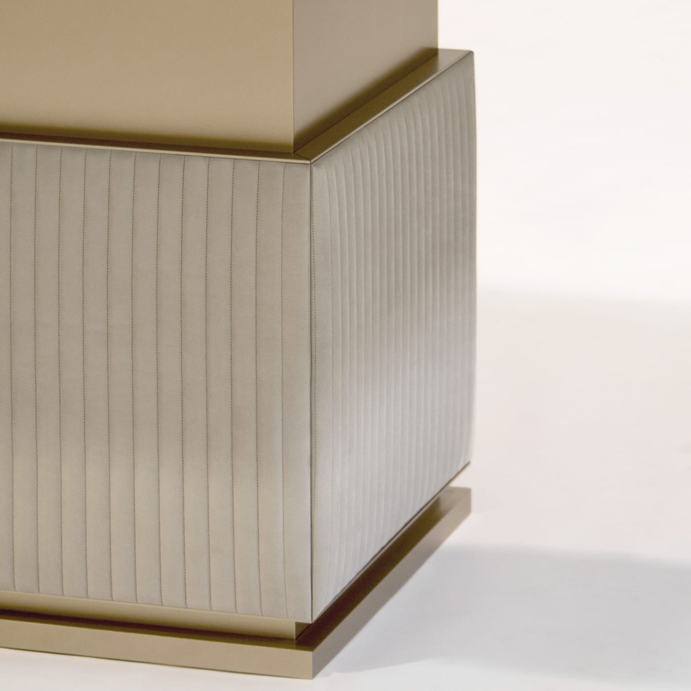 Rock R Dining table 4 Rock R Dining table - Image 4