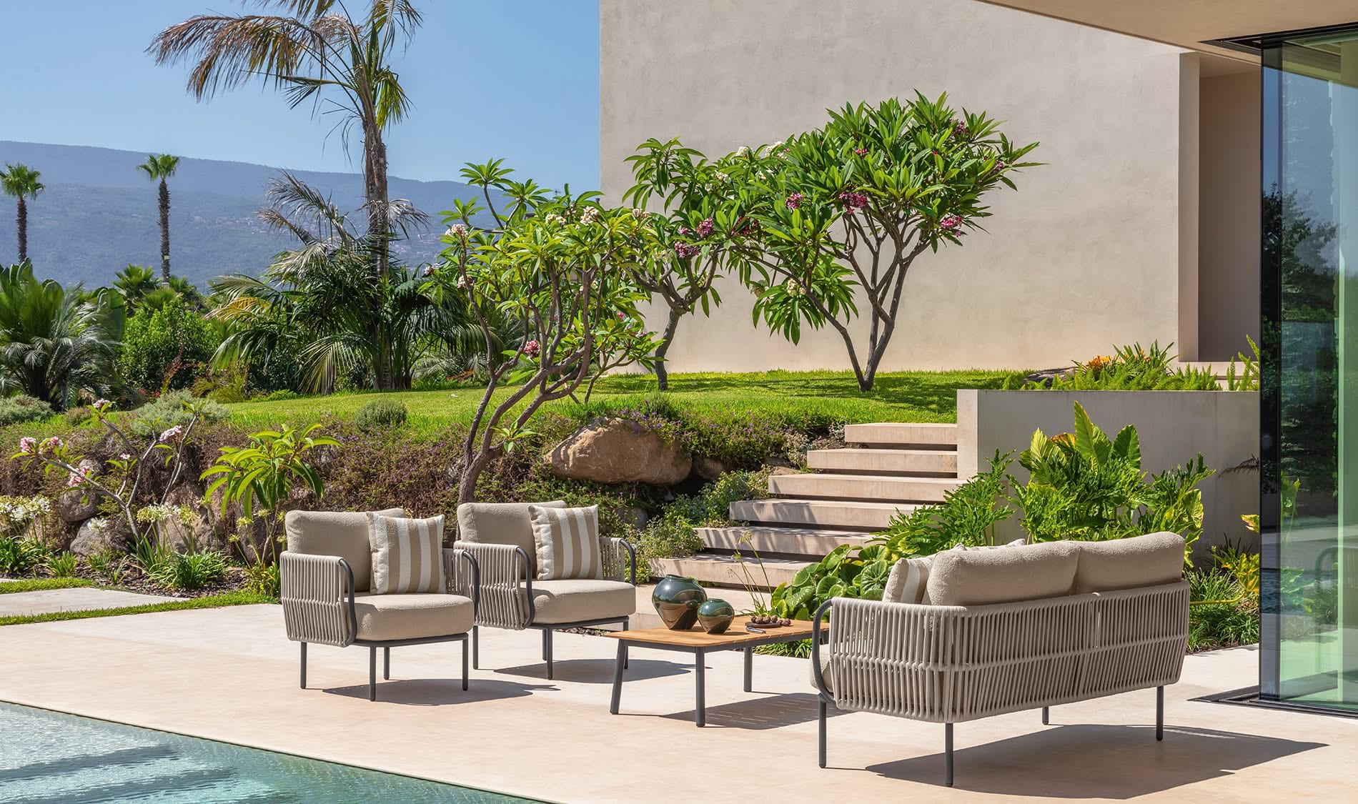 Plum Coffee table 2 Plum Coffee table - Image 2