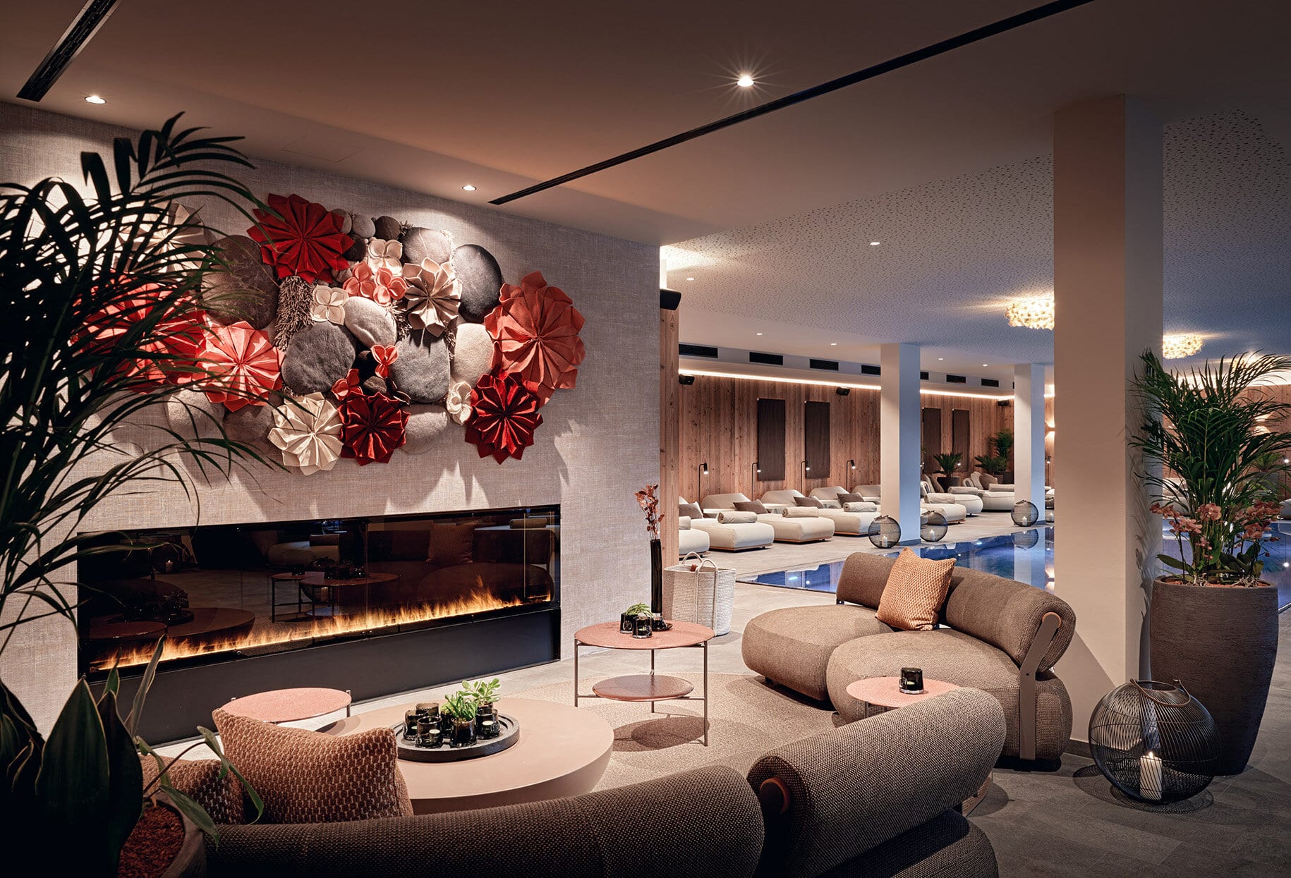 MountMedResortPoolLoungemmr24_1085_pcMichaelHuberPhotography-1830x1245