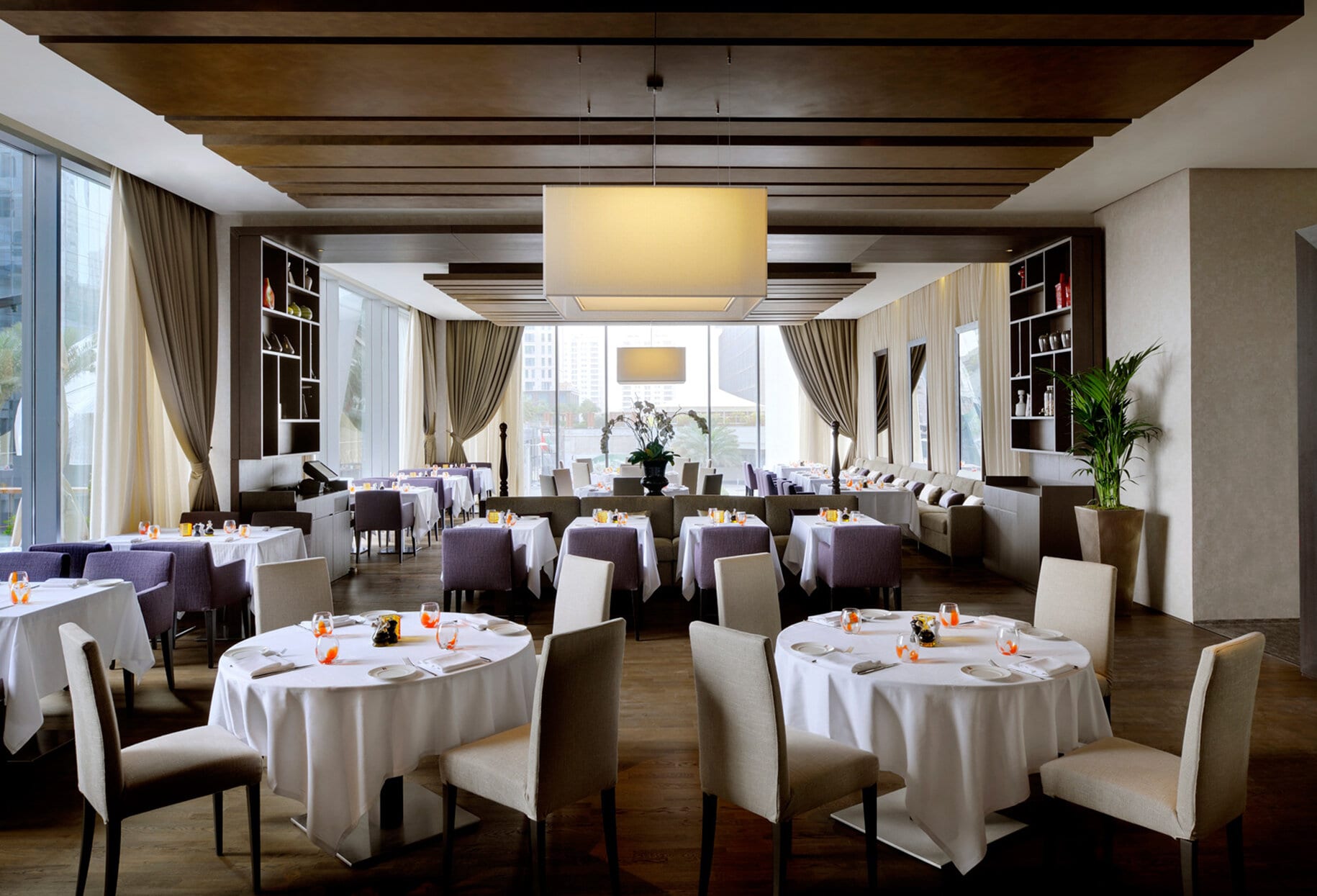 RobertosRestaurant01-1830x1245