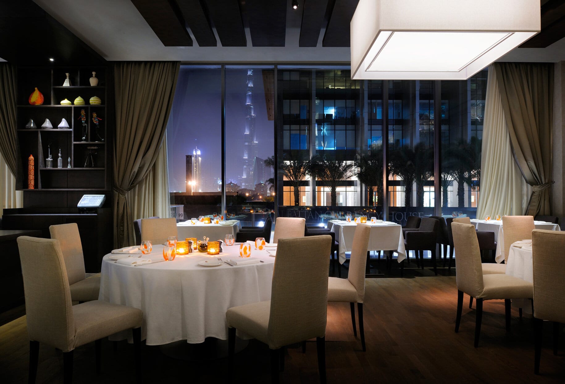 RobertosRestaurant02-1830x1245