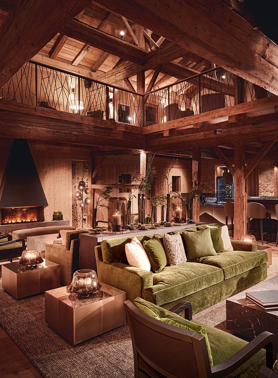 mmr24_1847_p-915x1245