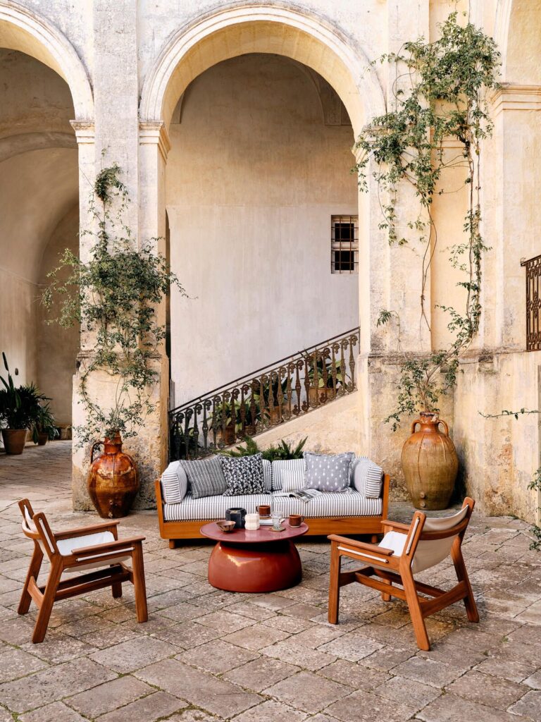 The Real Test of Climate-Proof Outdoor Luxury: Aluminum vs. Teak Under the Southern California Sun 1 aluminum vs teak