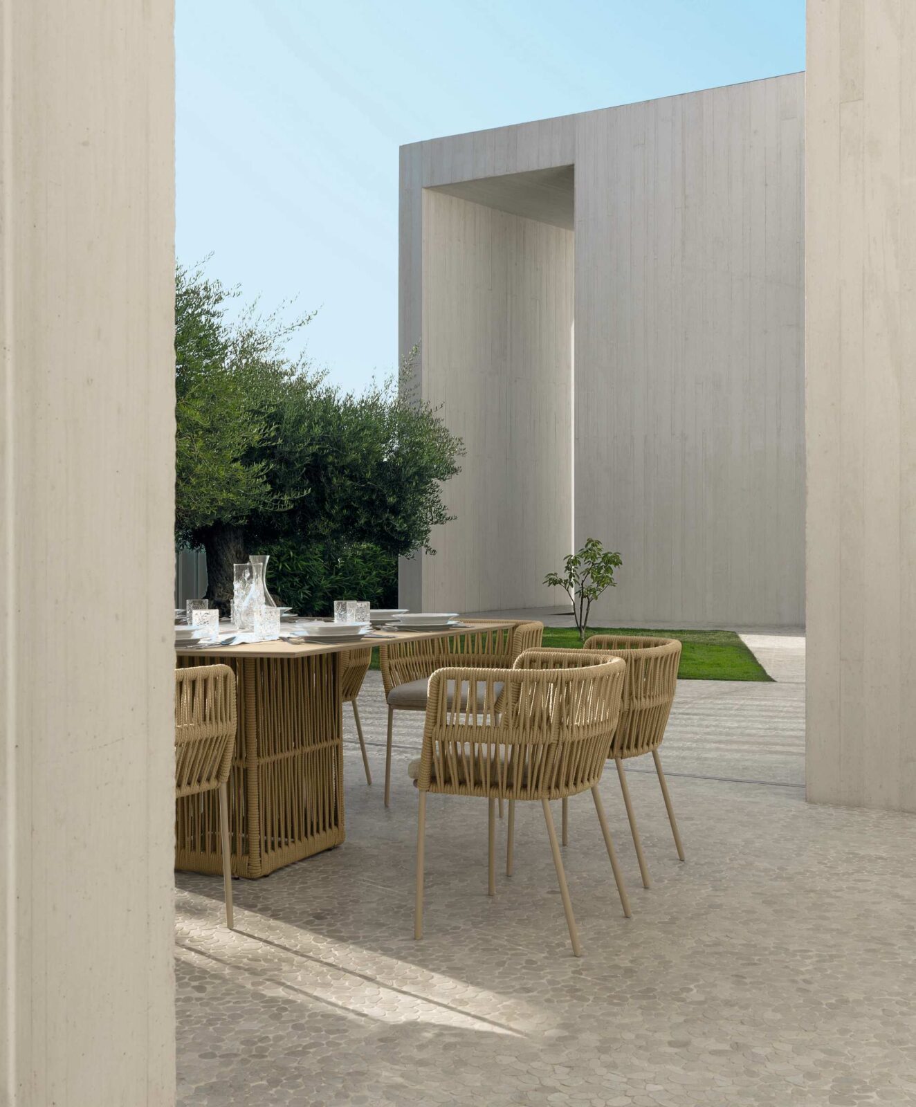Cliff Dining Table 80×80 4 Cliff Dining Table 80×80