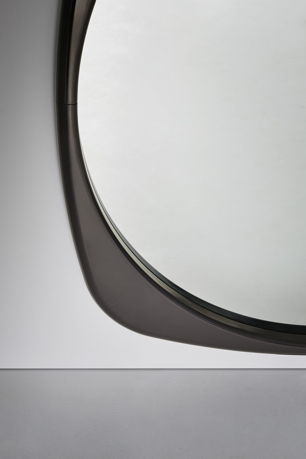 Mistral Mirror 4 Mistral Mirror