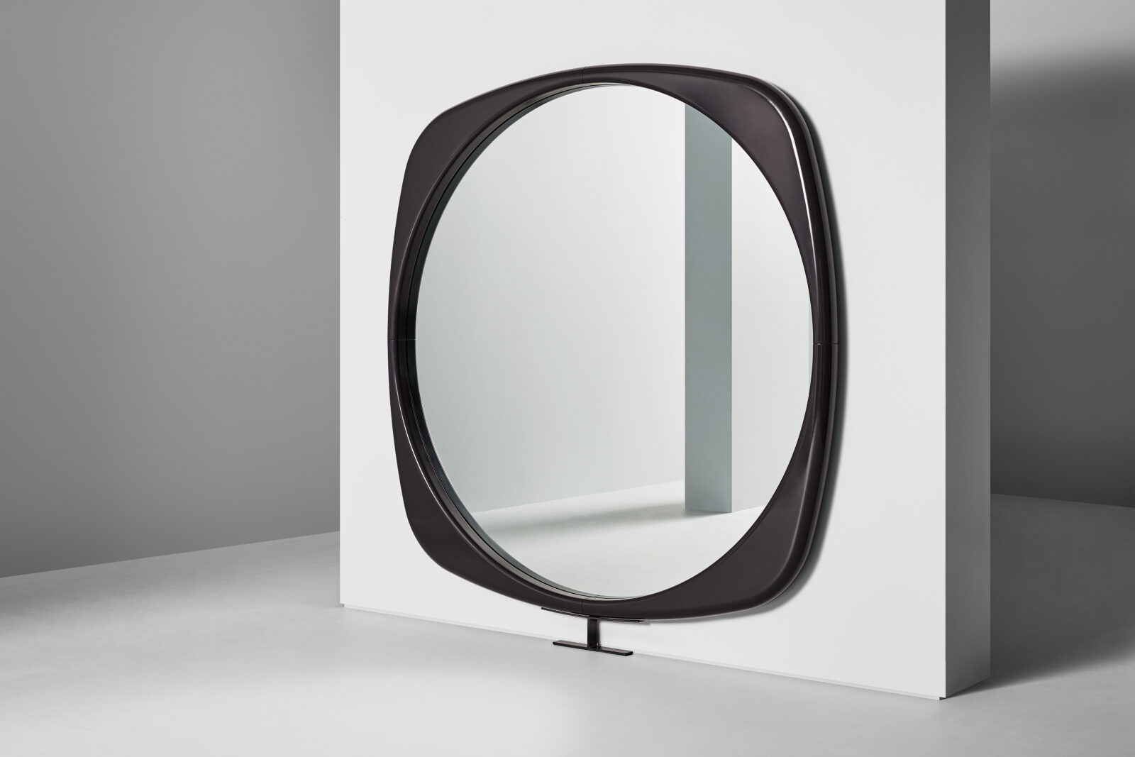 Mistral Mirror 3 Mistral Mirror