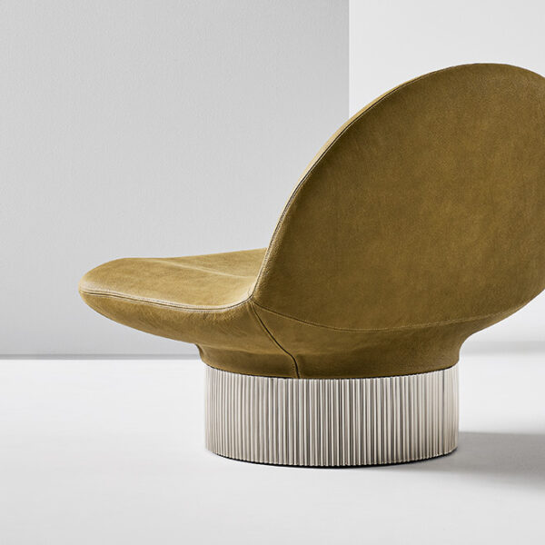 Amour Swivel Armchair